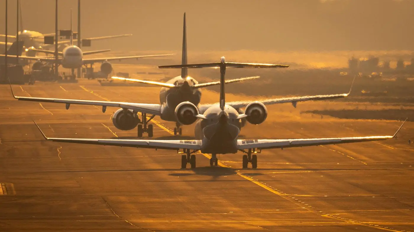 „Fliegen muss bezahlbar bleiben“ : Airline-Branche fordert Abschaffung der Luftverkehrssteuer und geringere Gebühren