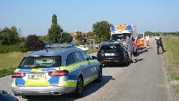 Unfall Hamburg: Rennradfahrer knallt auf geparktes Auto – schon wieder