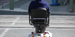 82-Jährige fährt mit Rollstuhl Kleinkind in Erlanger Fußgängerzone an