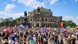 Brandmauer-Bündnis ruft in Dresden auf: Geht wählen, aber demokratisch!