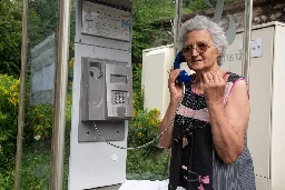 In Frankreichs letzter Telefonzelle klingelt es permanent