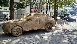 Drei Moder-SUVs in München abgestellt: Was steckt hinter der Kunst?