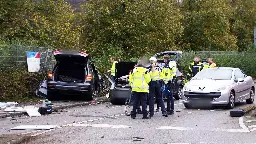 Unfallverursacher schweigt: Mutter und zwei Kinder bei Stuttgart von Auto erfasst