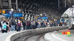 Sicherheit am Bahnsteig: Was schützt vor einem Sturz aufs Gleis?