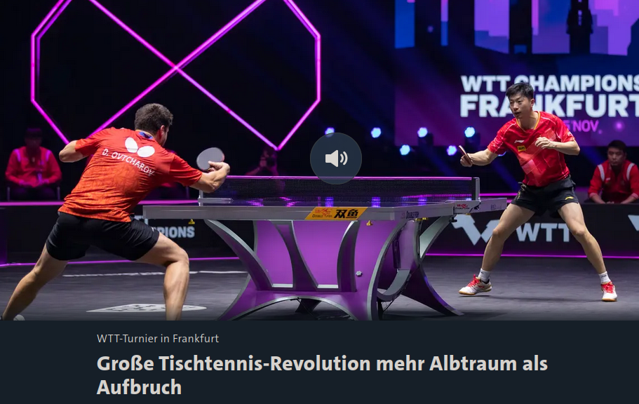 Spielszene beim WTT-Turnier in Frankfurt, darunter: "WTT-Turnier in Frankfurt. Große Tischtennis-Revolution mehr Albtraum als Aufbruch"