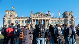 Bertelsmann Stiftung - Junge Menschen zweifeln an ihrem politischen Einfluss