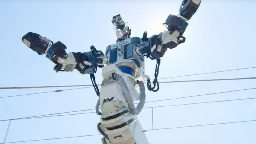 Japan: Riesiger humanoider Roboter hilft bei Bahnstreckenwartung