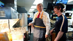 Kann leider nicht wählen gehen: Trump muss spontan Schicht von krankem Kollegen bei McDonald's übernehmen