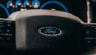 Ford seeks patent for tech that listens to driver conversations to serve ads | Ford meldet Patent für Technologie an, die Fahrergespräche abhört, um Werbung zu schalten