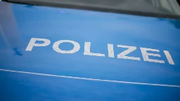 Überraschung an Nikolaus gescheitert: 82-Jährige löst mit Schüssel auf dem Kopf Polizeieinsatz aus