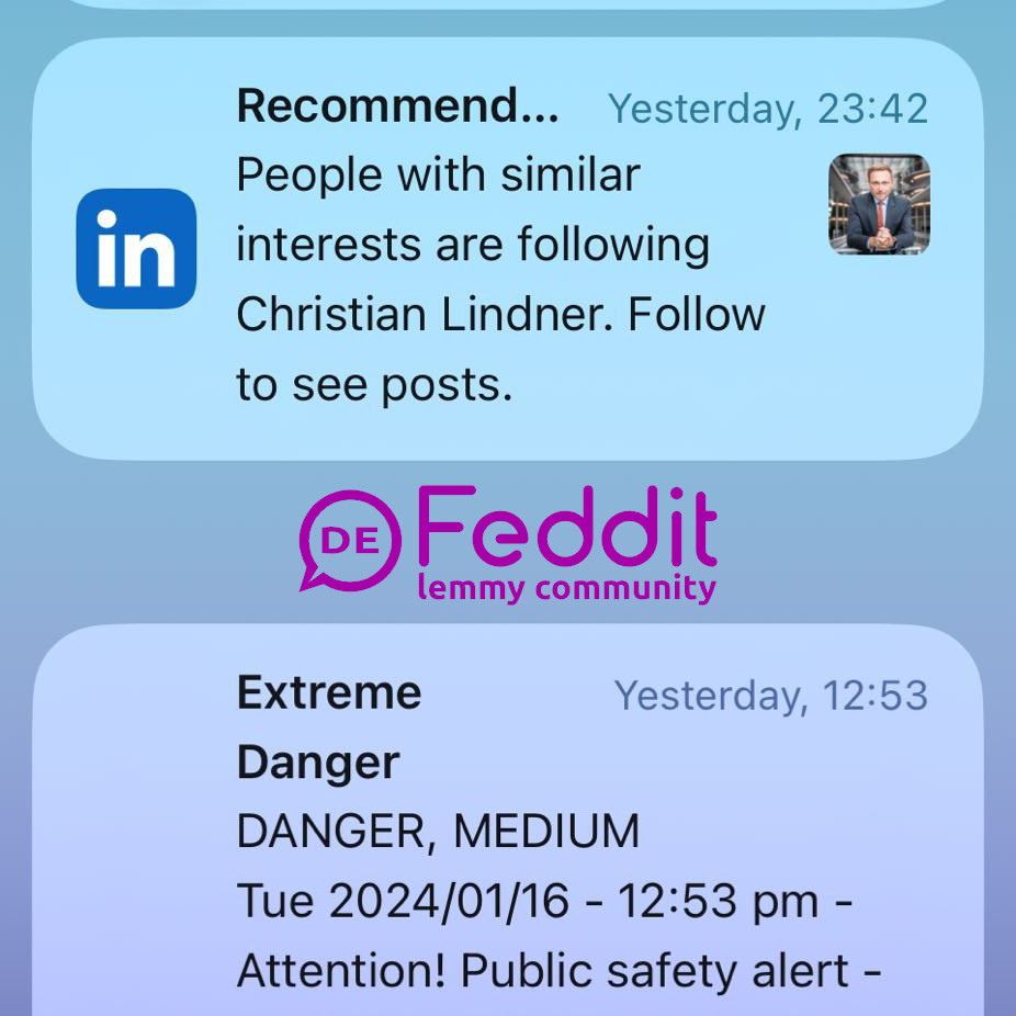 Zwei Benachrichtigungen eines Smartphones untereinander. Die obere Benachrichtigung schlägt vor, Christian Lindner zu folgen. Die untere Benachrichtigung warnt vor extremer Gefahr.