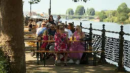 Heidelberg: Die "Stadt an den Fluss" holen - Flanieren zwischen Bundesstraße und Neckar