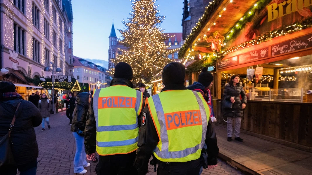 Stralsund: Weihnachtsmann soll Kind mit Rute geschlagen haben