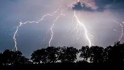 Gewitter und Gefahr durch Blitze: Wir verhalte ich mich im Freien richtig?