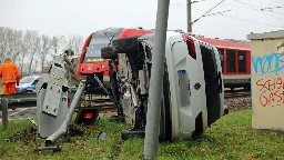 70-Jähriger fährt gegen Schranke: Bahnverkehr zeitweise eingeschränkt