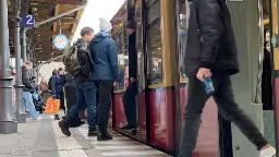 Bedenken beim Denkmalschutz: Umbauplanungen am S-Bahnhof Zehlendorf müssen von vorn beginnen