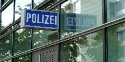 Rechtsextreme Polizeichats in Hessen: Ungestraft hetzen in Frankfurt