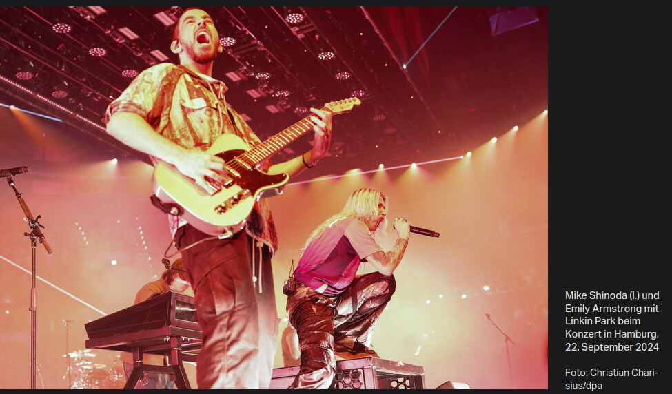 Mike Shinoda (l.) und Emily Armstrong mit Linkin Park beim Konzert in Hamburg, 22. September 2024   
Foto: Christian Charisius/dpa 