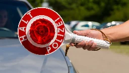 Unglaublicher Vorfall bei Verkehrskontrolle: Mann gibt Sperma statt Urin ab