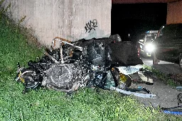 Unfall bei der A7: Porsche-Fahrer prallt gegen Brücke - tot