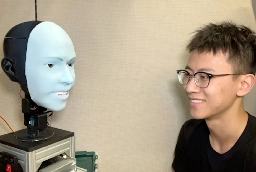 Sympathische Technik: Roboter lächelt synchron mit Menschen