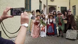 Austausch zum Anziehen: Japanische Gäste in schwäbischer Tracht